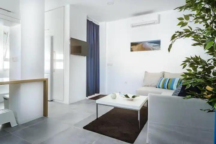Apartamento Con Terraza Vistas Al Mar. โกนิล เด ลาฟรอนเตรา ภายนอก รูปภาพ
