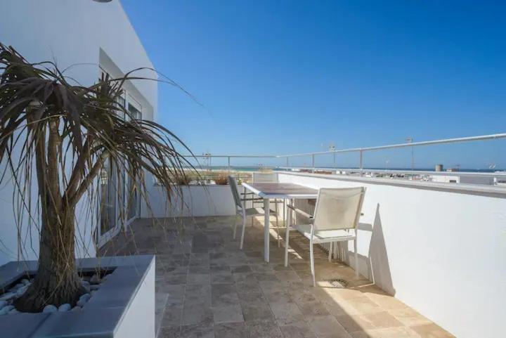 Apartamento Con Terraza Vistas Al Mar. โกนิล เด ลาฟรอนเตรา ภายนอก รูปภาพ
