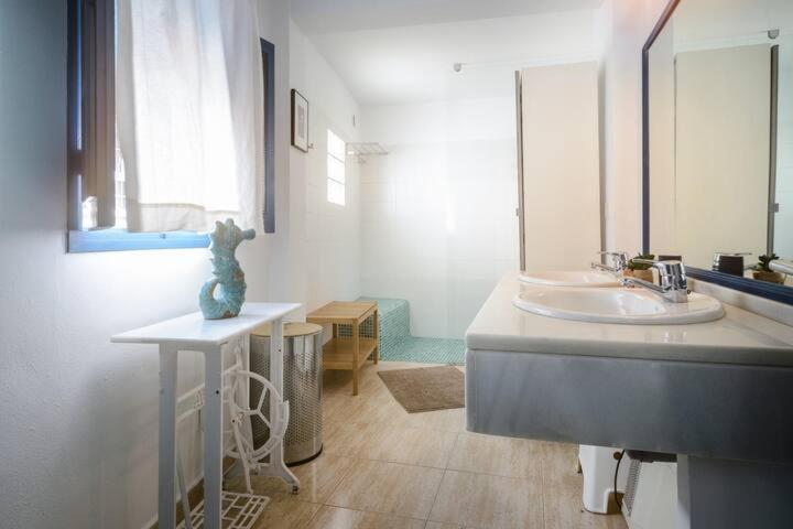 Apartamento Con Terraza Vistas Al Mar. โกนิล เด ลาฟรอนเตรา ภายนอก รูปภาพ