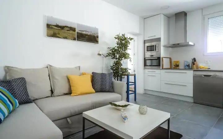 Apartamento Con Terraza Vistas Al Mar. โกนิล เด ลาฟรอนเตรา ภายนอก รูปภาพ